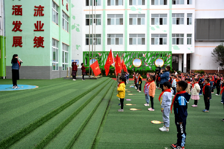 洋县南街小学开展少年先锋队建队日系列活动