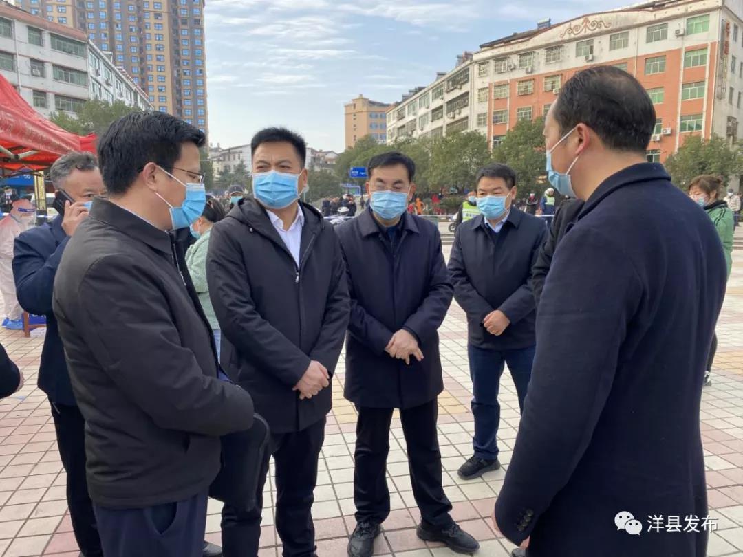 县委常委,副县长何天华,副县长李金林以及相关部门,镇(街道)负责人